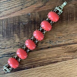 VINTAGE gold and coral bauble bracelet.